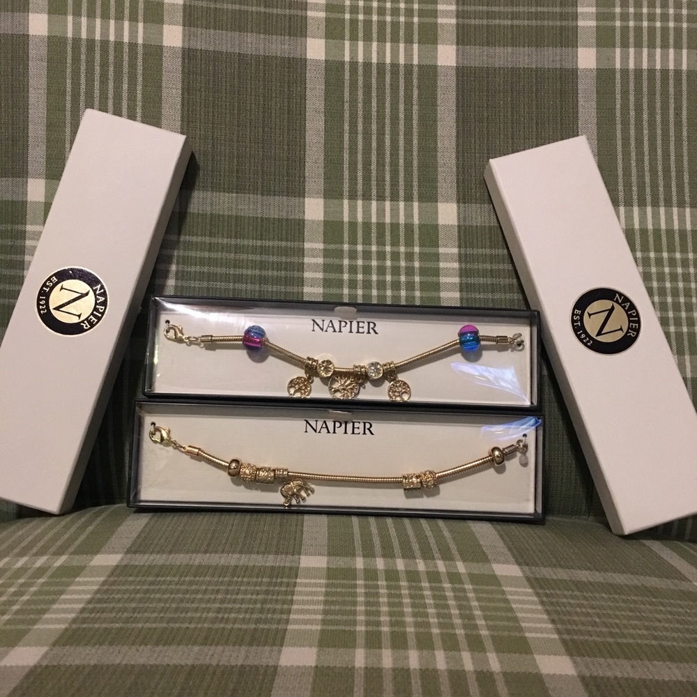 ❤️SOLD❤️ gold clasp bracelets